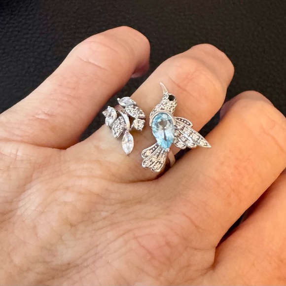 Glacier Topaz(TM) White Zircon Black Spinal over Silver Hummingbird Ring. Sz7. - Picture 2 of 3